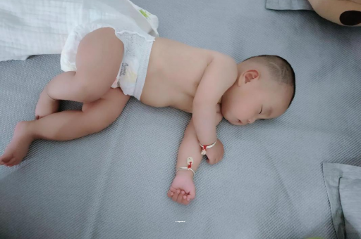 赵县宝宝积食发烧怎么处理